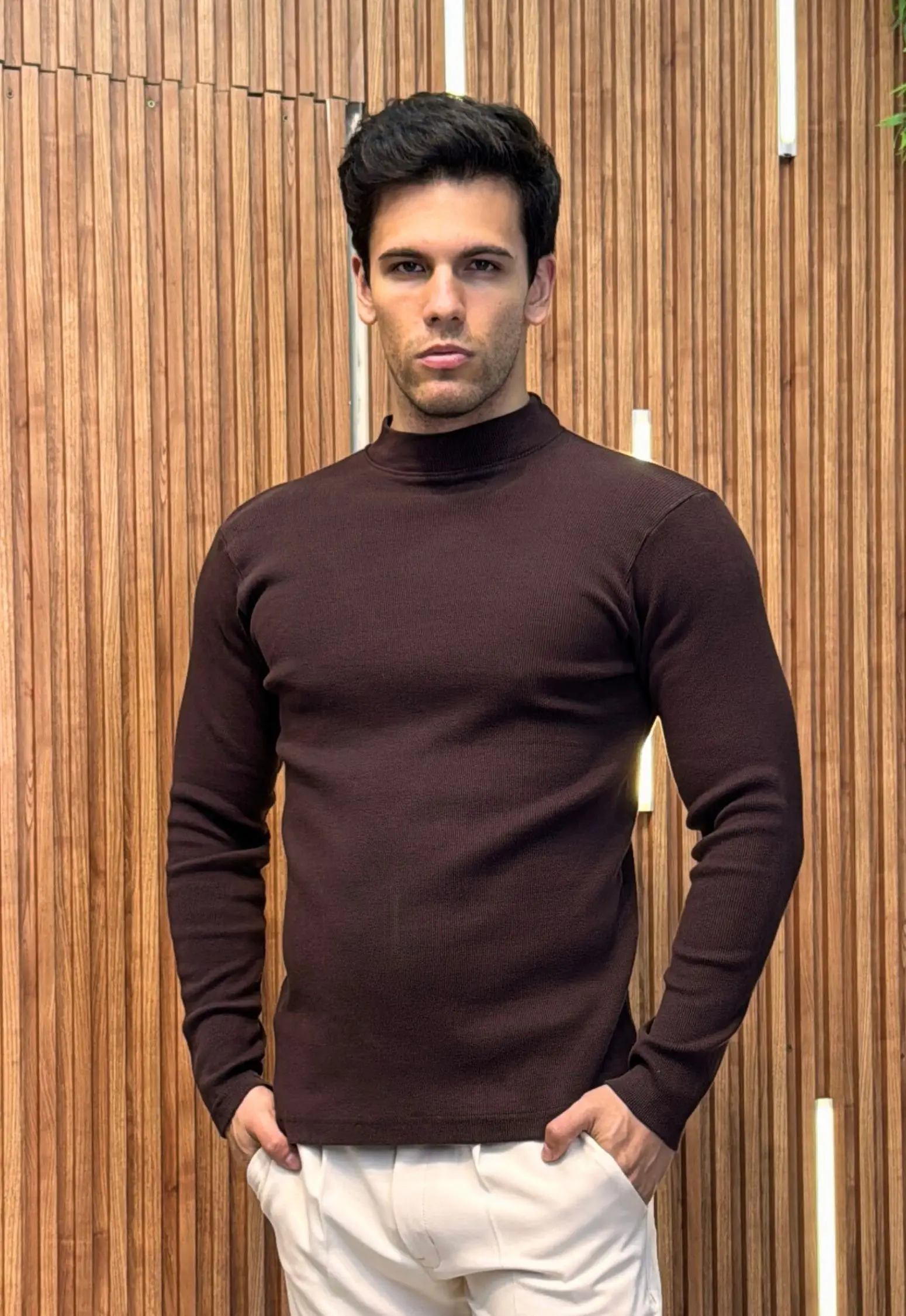 Caffarena Mad Neck Marrón - Slim Fit